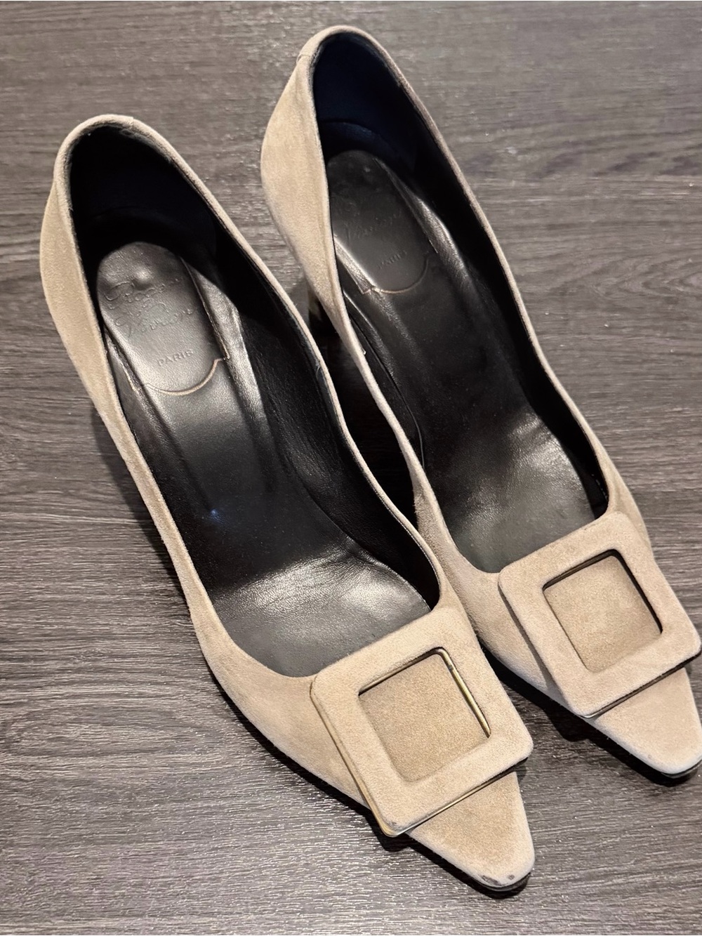 Roger Vivier Taupe Suede Pumps Heel